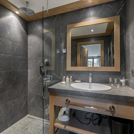 Chalet Luxueux 5 Chambres Sur Les Pistes A Courchevel 1850 - Fr-1-564-126 * Courchevel
