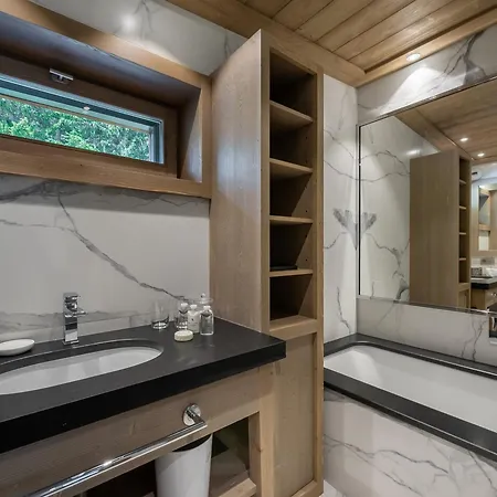 Chalet Luxueux 5 Chambres Sur Les Pistes A Courchevel 1850 - Fr-1-564-126 Chalet